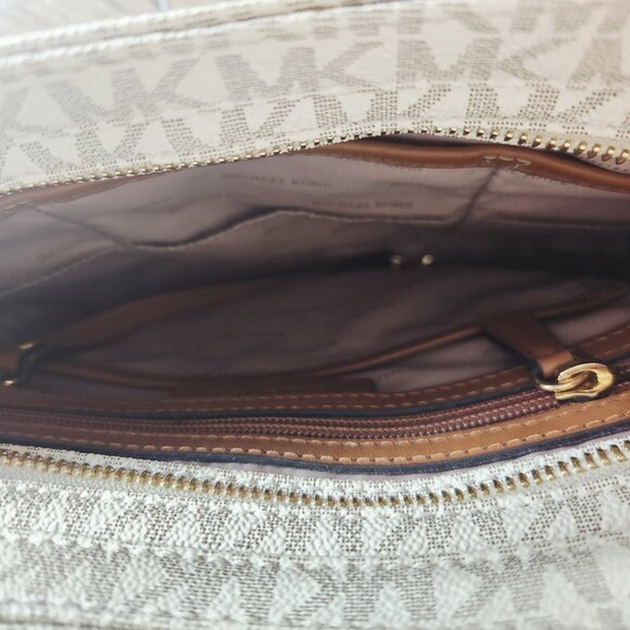 Michael Kors Crossbody Bag - Picture 6 of 6